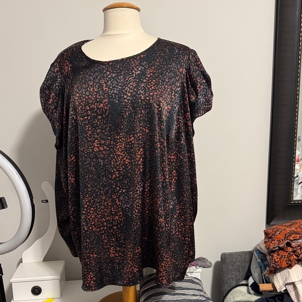 56 Torrid Black and Red Abstract Blouse